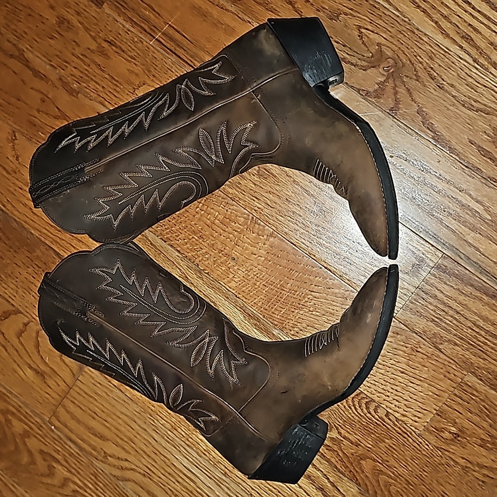 Boots - Picture 8 of 10